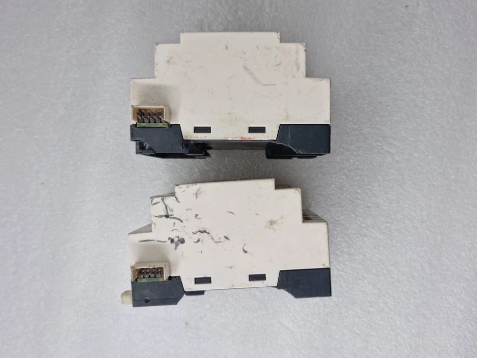 LOT OF 2 PCS SCHNEIDER TELEMECANIQUE SR3 XT101BD ZELIO LOGIC EXPANSION IO MODULE